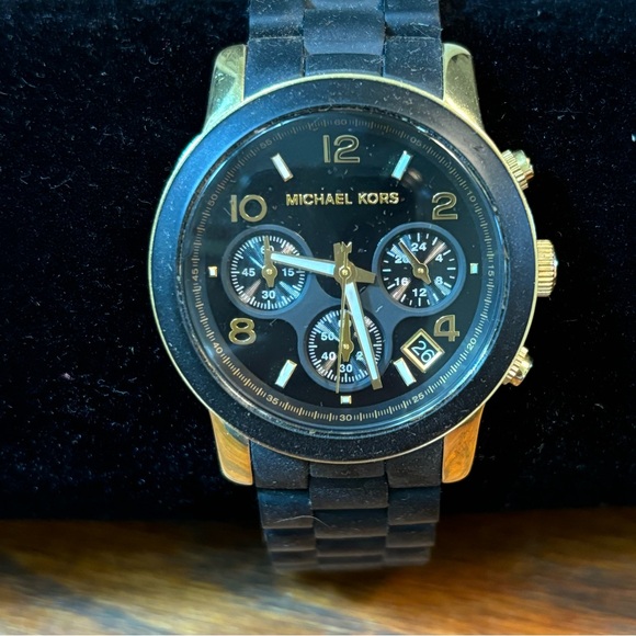 Michael Kors Woman’s Matte Black And Gold Runway Watch # 5191 With Original Box - Picture 11 of 14